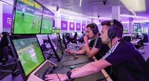 无缘升级向球迷跪拜道歉，水原三星主帅卞成焕赛后主动辞职