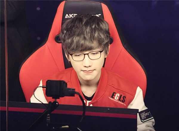 这得益于持 这得益于持